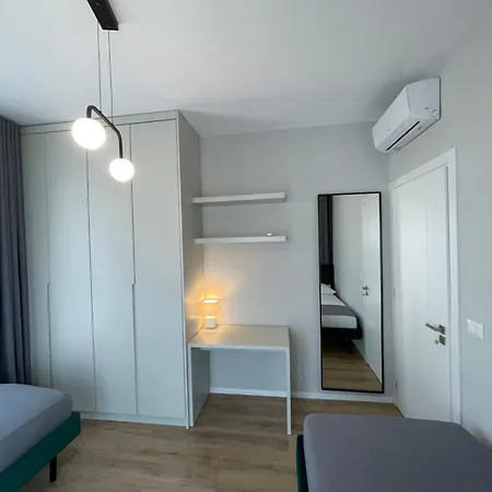 Elysium アパート ティラナ